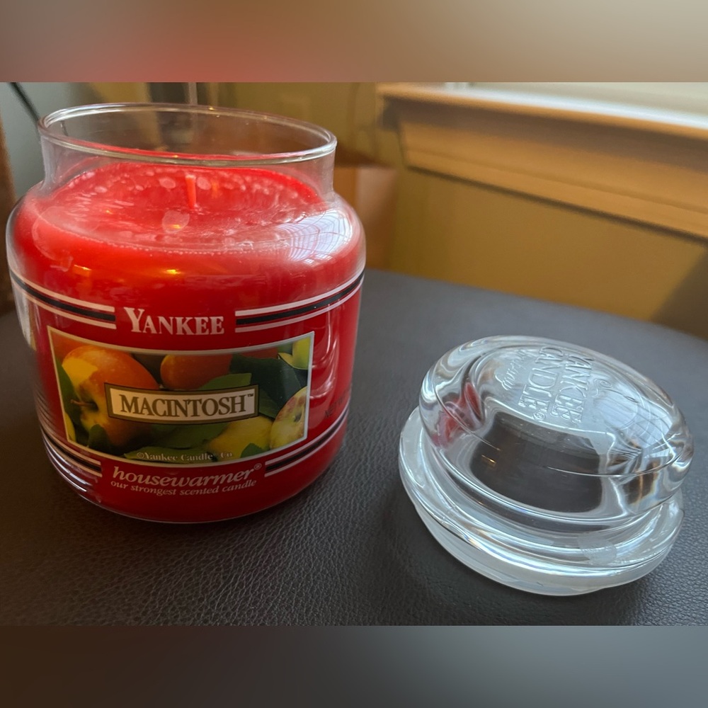 NWT Yankee Candle Macintosh 14.5 Oz Black Band Retired Housewarmer 🍎